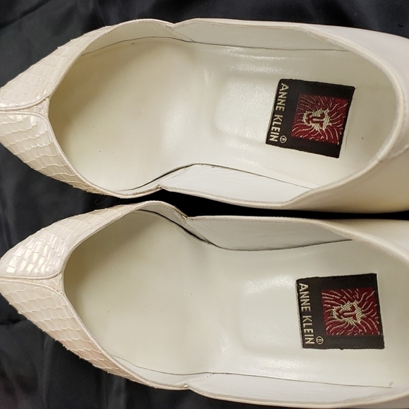 Anne Klein Whips Kid Leather Ivory 1" Heel Flats 8N Snake Look In Original Box - Picture 6 of 14